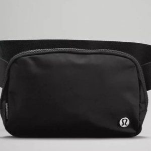 NWT Lululemon Everywhere Belt Bag Black